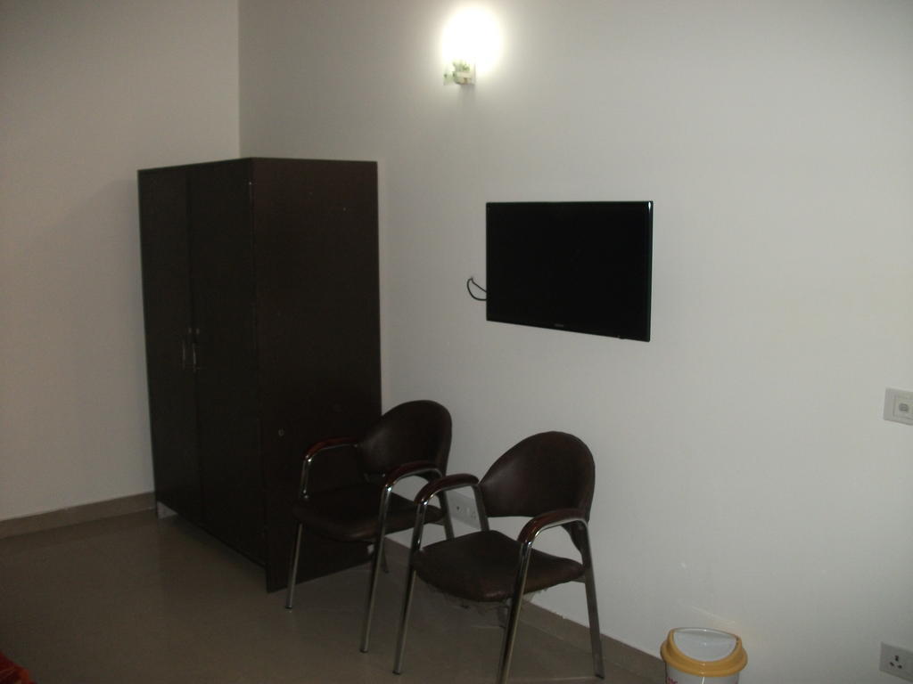 Shalimar Otel Yeni Delhi Oda fotoğraf